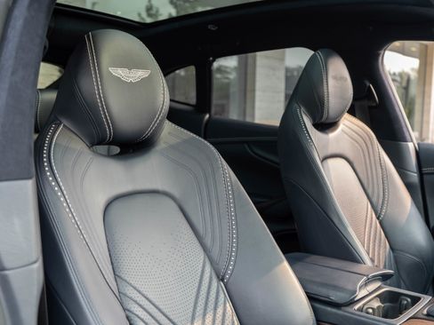 Used 2021 Aston Martin DBX image 34