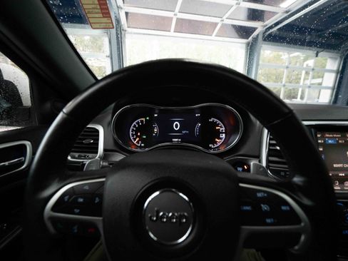 Used 2015 Jeep Grand Cherokee Altitude image 15