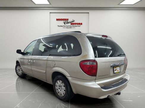 Used 2007 Chrysler Town & Country LX w/ Popular Equipment Group II FWD image 3