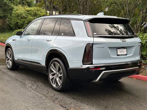 New 2026 Cadillac Vistiq Sport image 3