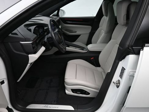 Certified 2025 Porsche Macan Electric RWD image 10