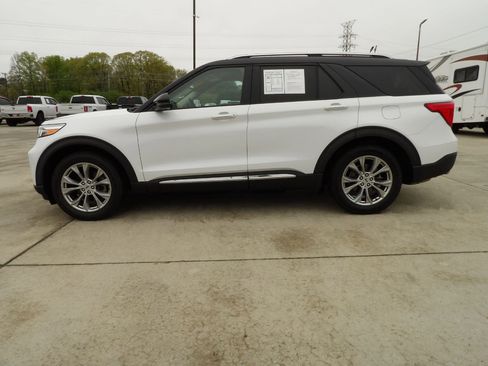 Used 2022 Ford Explorer Limited w/ Equipment Group 301A image 2