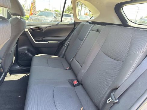 Used 2020 Toyota RAV4 LE image 18