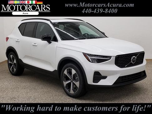 New 2026 Volvo XC40 B5 Core w/ Climate Package AWD/4WD image 1