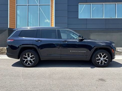 Used 2023 Jeep Grand Cherokee L Limited AWD/4WD image 2