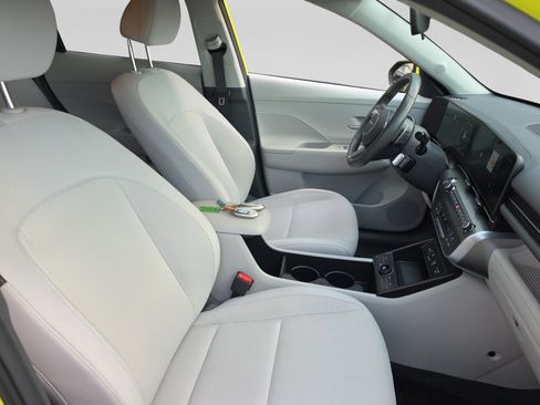 Used 2024 Hyundai Kona SEL FWD image 11