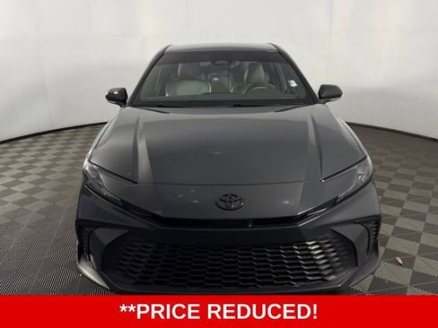 Used 2025 Toyota Camry SE image 2
