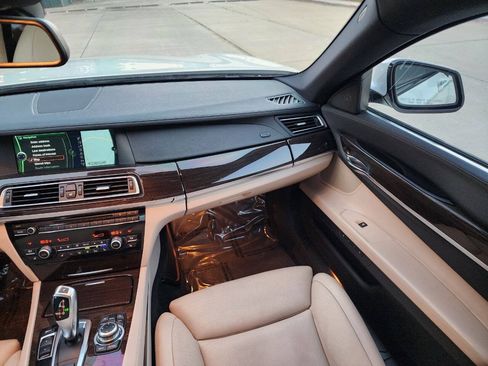 Used 2012 BMW 750Li w/ Driver Assistance Pkg RWD image 29