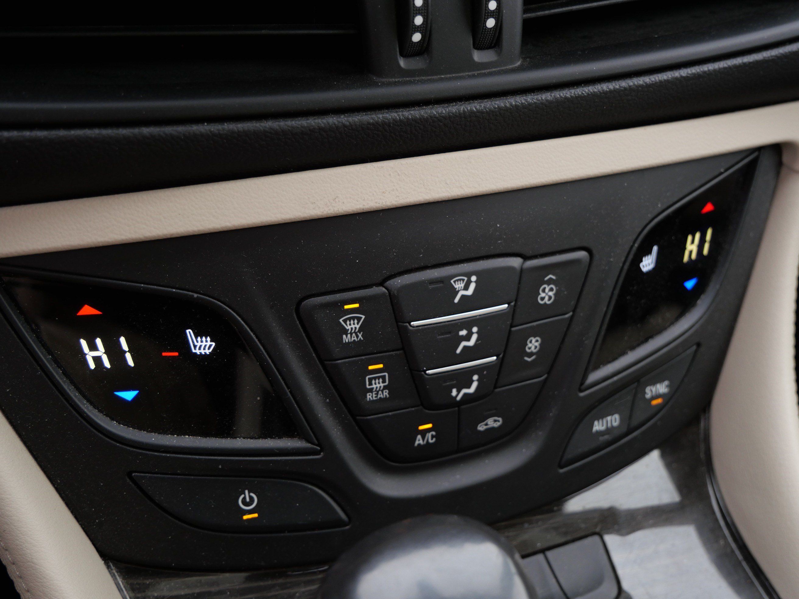 Used 2020 Buick Envision Essence AWD/4WD image 29