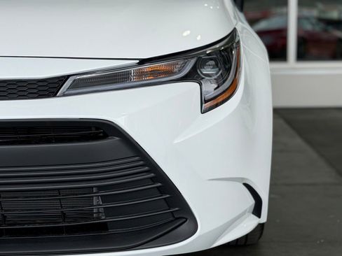 Used 2026 Toyota Corolla LE FWD image 6