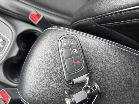 Used 2019 Jeep Cherokee Latitude Plus w/ Cold Weather Group image 63