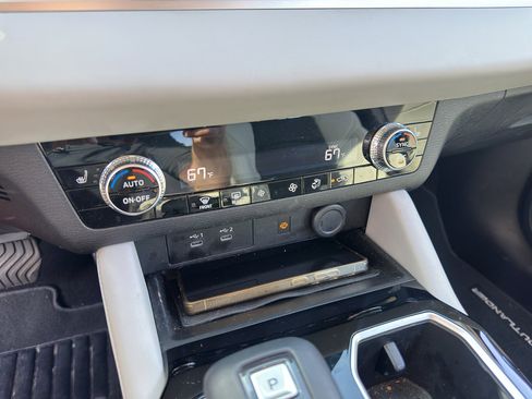 Used 2025 Mitsubishi Outlander SE image 20