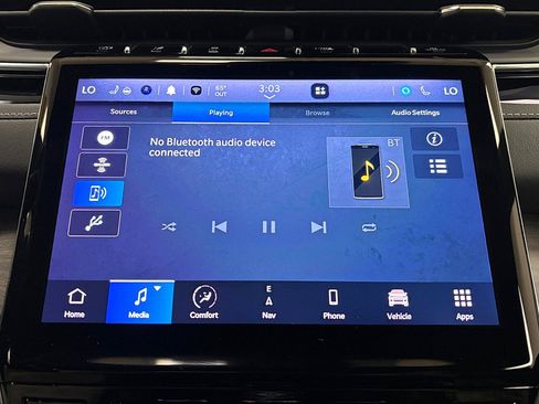 Used 2023 Jeep Grand Cherokee Overland w/ Luxury Tech Group IV AWD/4WD image 24