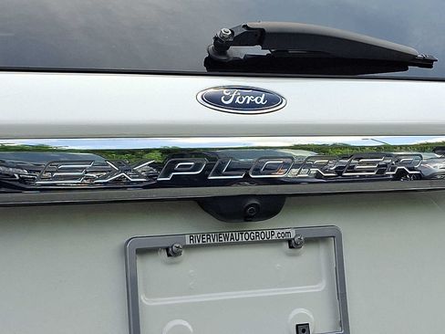 Used 2022 Ford Explorer XLT w/ Equipment Group 202A AWD/4WD image 32