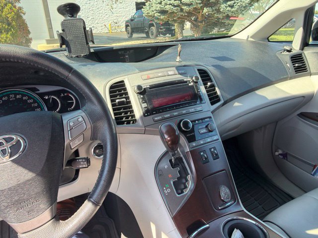 Used 2010 Toyota Venza AWD w/ Comfort Pkg image 2