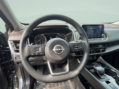 Used 2023 Nissan Rogue S AWD/4WD image 13