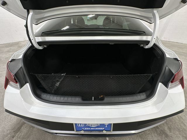 Used 2025 Hyundai Elantra Limited FWD image 16