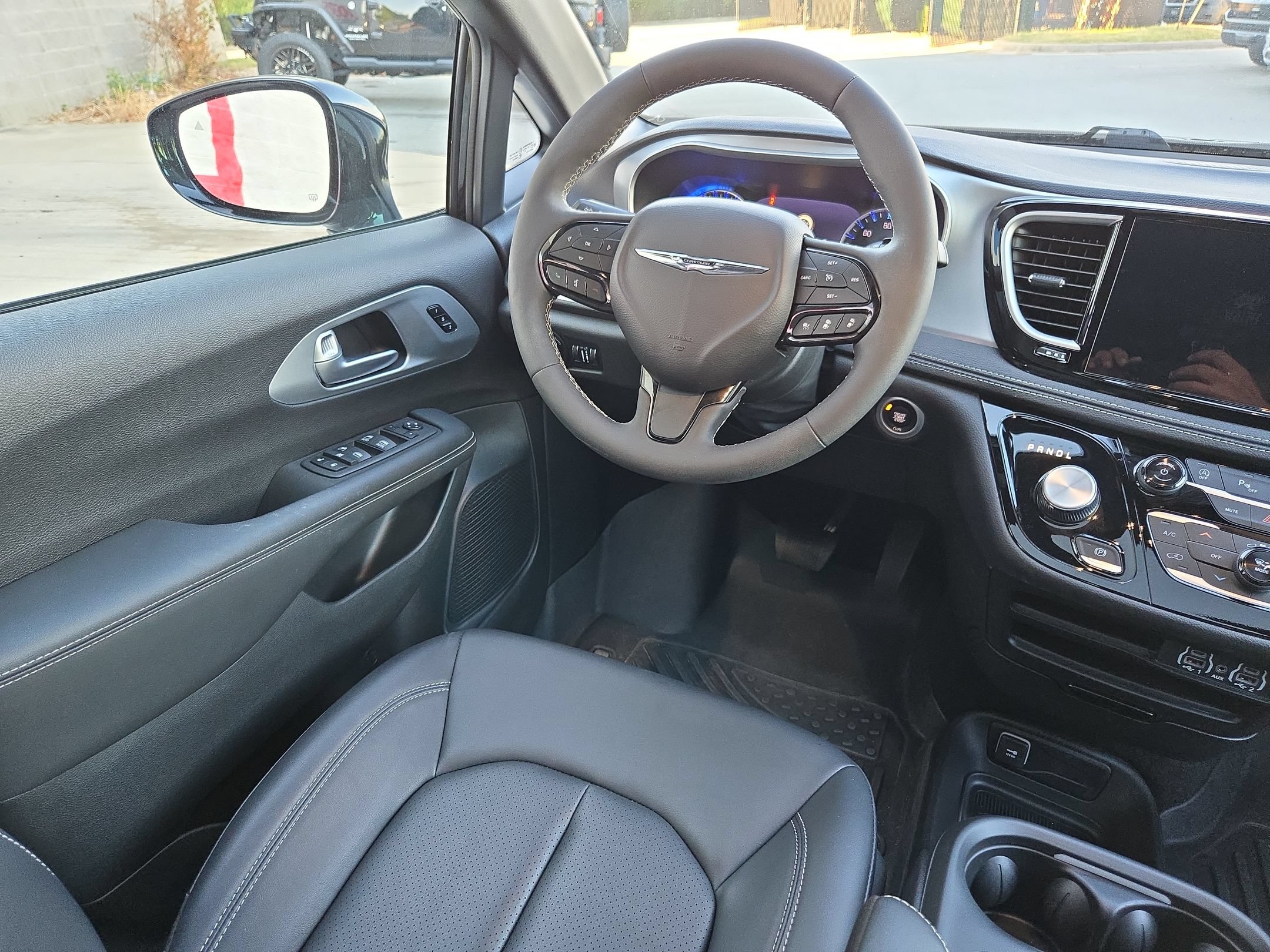 Used 2024 Chrysler Pacifica Touring-L w/ S Appearance Package AWD/4WD image 9