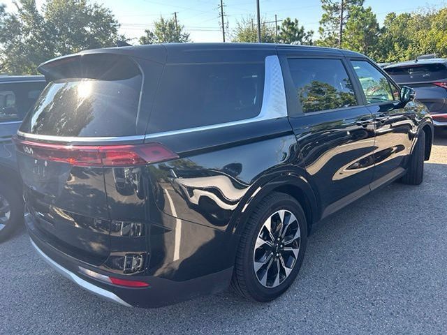 Certified 2024 Kia Carnival EX FWD image 3