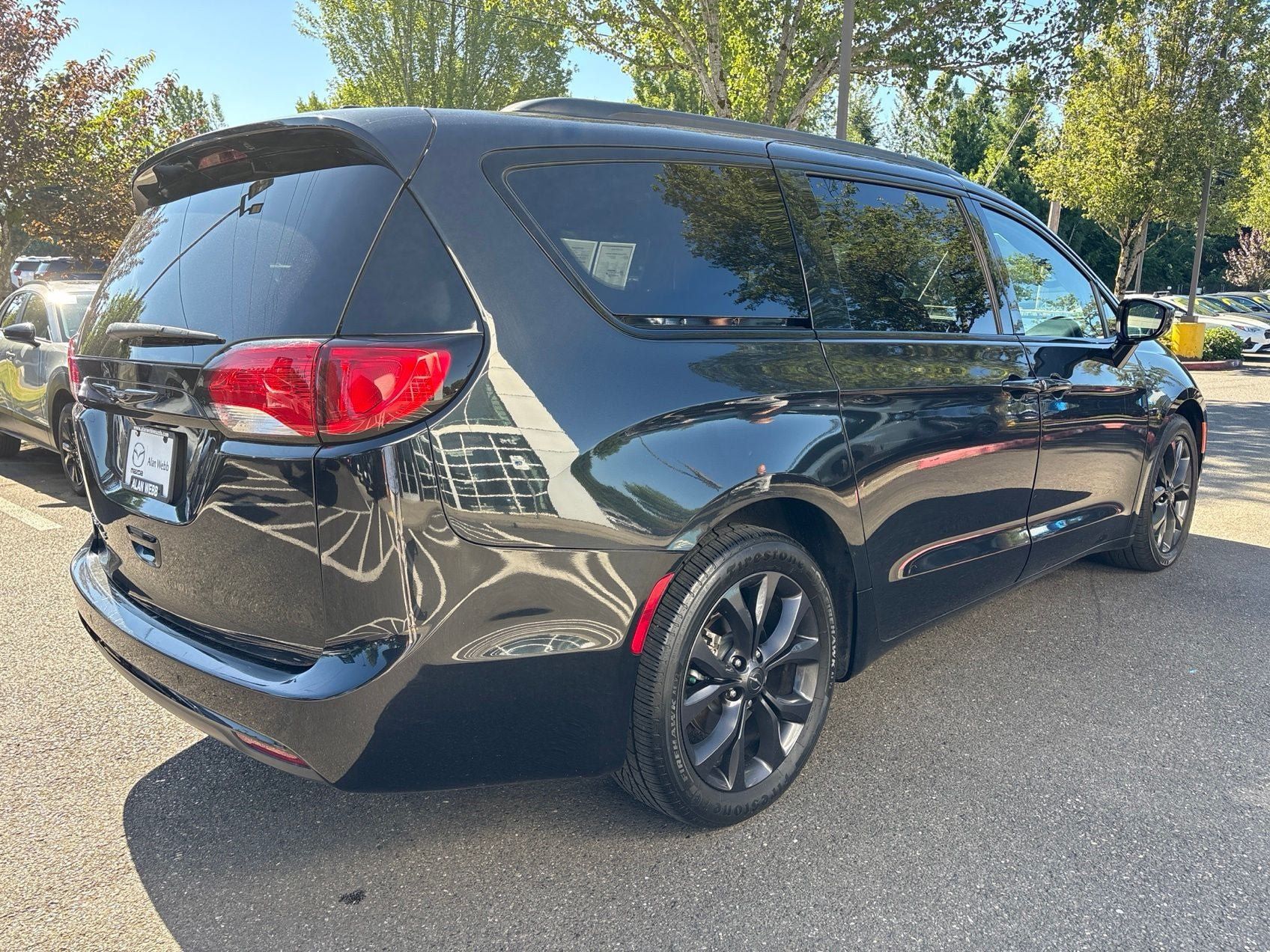 Used 2018 Chrysler Pacifica Touring-L w/ Premium Audio Group FWD image 3