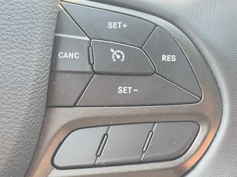 Used 2019 Jeep Cherokee Trailhawk AWD/4WD image 18