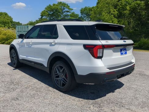 Certified 2025 Ford Explorer ST-Line w/ Premium Package image 5