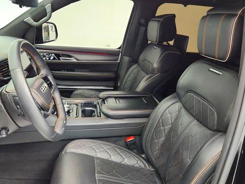 Used 2024 Jeep Grand Wagoneer Series III w/ Rear Seat Video Group 1 AWD/4WD image 21