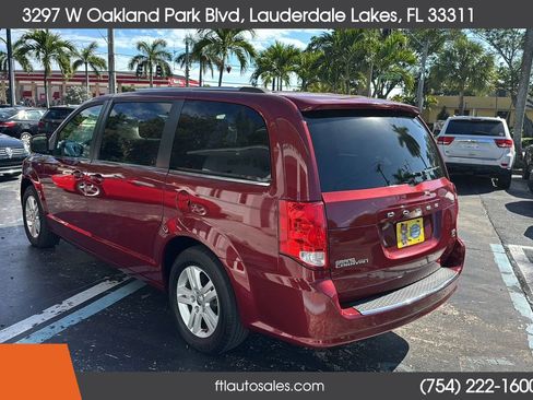 Used 2018 Dodge Grand Caravan SXT FWD image 2