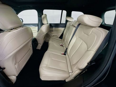 Used 2025 Jeep Grand Cherokee Limited AWD/4WD image 33