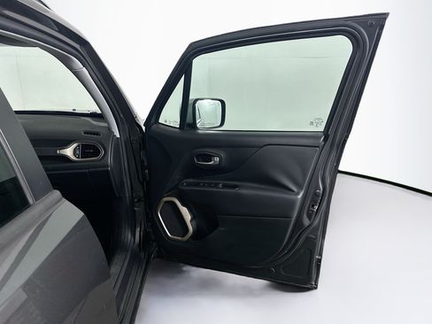 Used 2016 Jeep Renegade Limited FWD image 32