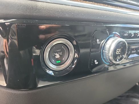 Used 2024 GMC Sierra 1500 Elevation image 25