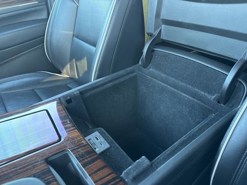 Used 2023 Cadillac Escalade ESV Premium Luxury image 33