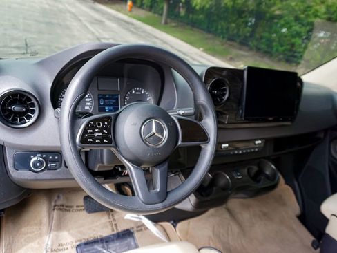 Used 2021 Mercedes-Benz Sprinter 3500 image 64