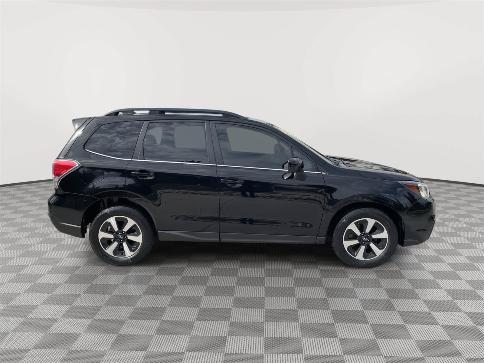 Used 2018 Subaru Forester 2.5i Limited AWD/4WD image 3