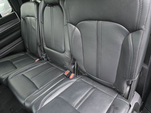 Used 2025 Jeep Wagoneer 4WD image 17