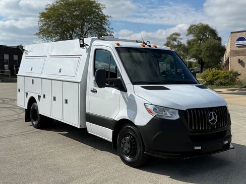 Used 2019 Freightliner Sprinter 3500 w/ Premium Package image 1