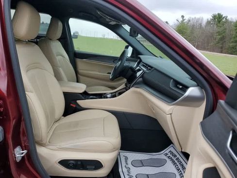Used 2023 Jeep Grand Cherokee Limited w/ Luxury Tech Group II AWD/4WD image 23