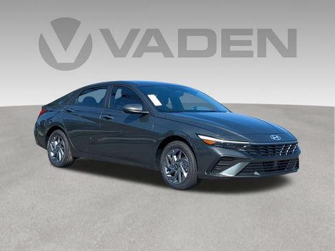 Used 2024 Hyundai Elantra Blue FWD image 1