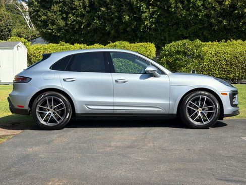 Certified 2025 Porsche Macan AWD/4WD image 9