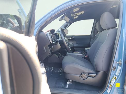 Used 2019 Toyota Tacoma TRD Off-Road w/ Technology Package AWD/4WD image 10