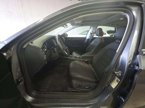 Used 2024 Volkswagen Jetta SE w/ Panoramic Sunroof Package FWD image 5