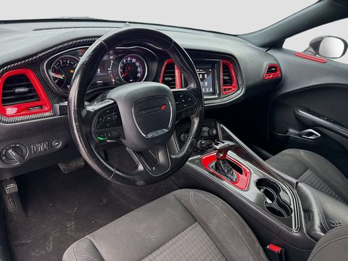 Used 2019 Dodge Challenger SXT RWD image 7