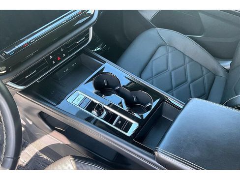 Used 2025 Volkswagen Atlas SE AWD/4WD image 15