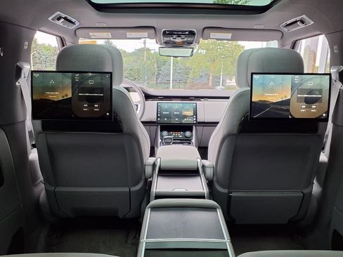 Used 2023 Land Rover Range Rover SV AWD/4WD image 25