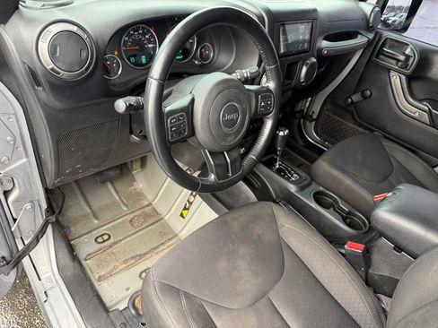 Used 2018 Jeep Wrangler Unlimited Sport w/ Connectivity Group image 11