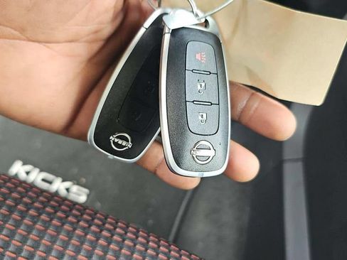 Used 2025 Nissan Kicks SR FWD image 13