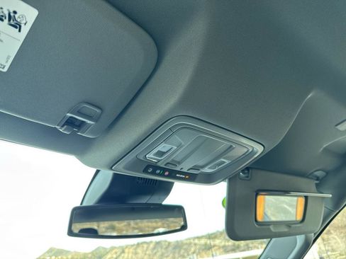 New 2026 GMC Sierra 1500 SLT w/ SLT Convenience Package image 33