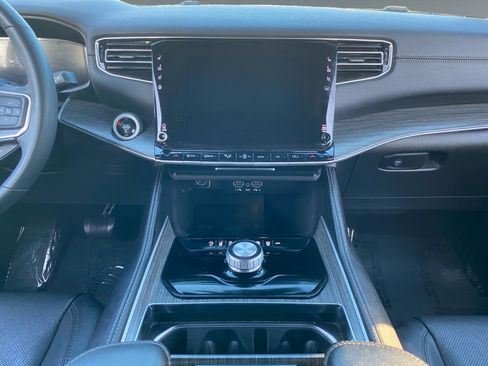 Used 2024 Jeep Wagoneer Series II w/ Flexible Seating Group RWD image 11