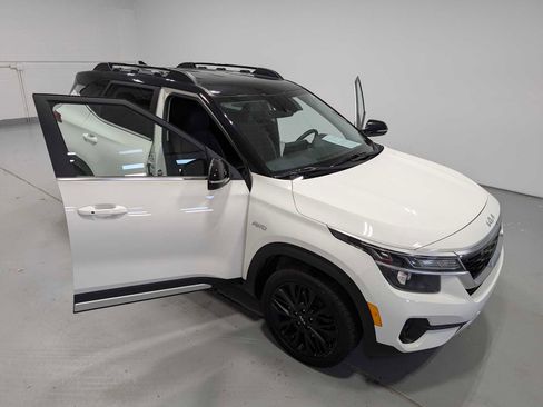 Certified 2022 Kia Seltos Nightfall Edition AWD/4WD image 16