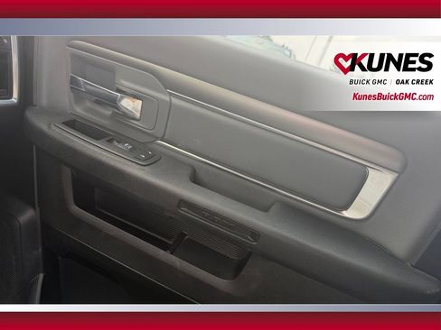 Used 2022 RAM 1500 Classic SLT AWD/4WD image 33